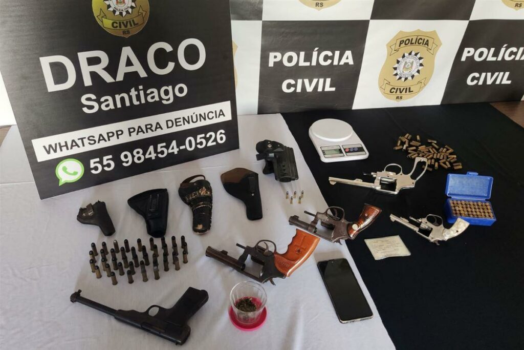 Homem que se passava por policial é preso em Santiago