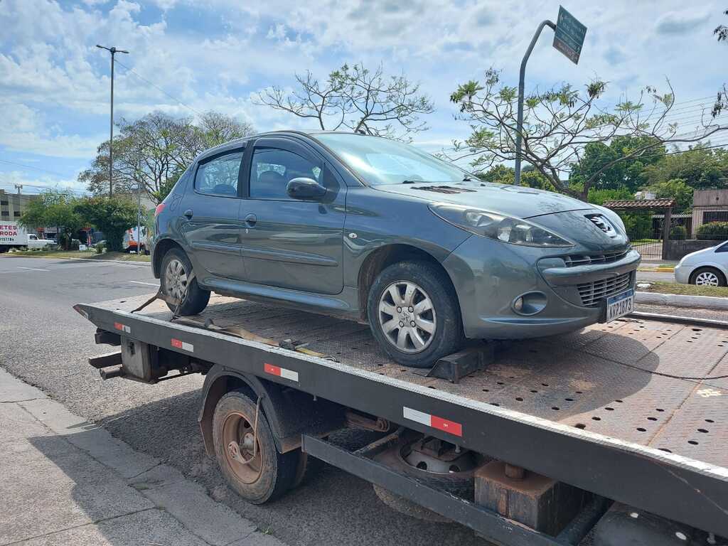 Suspeito é preso e adolescente é apreendido por envolvimento em morte de policial