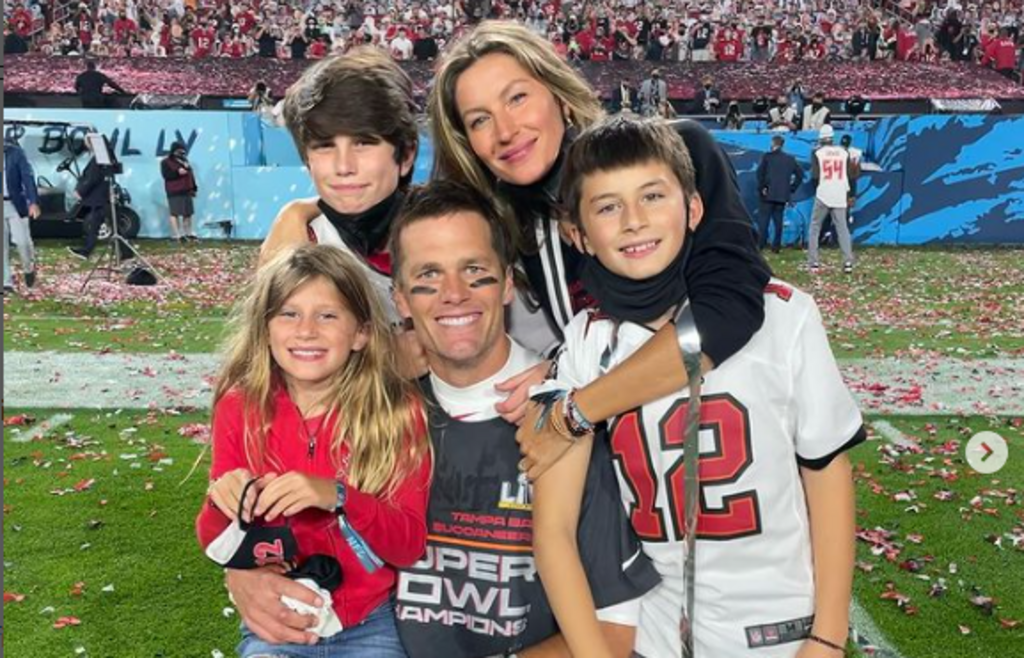 Gisele Bündchen e Tom Brady assinam o divórcio