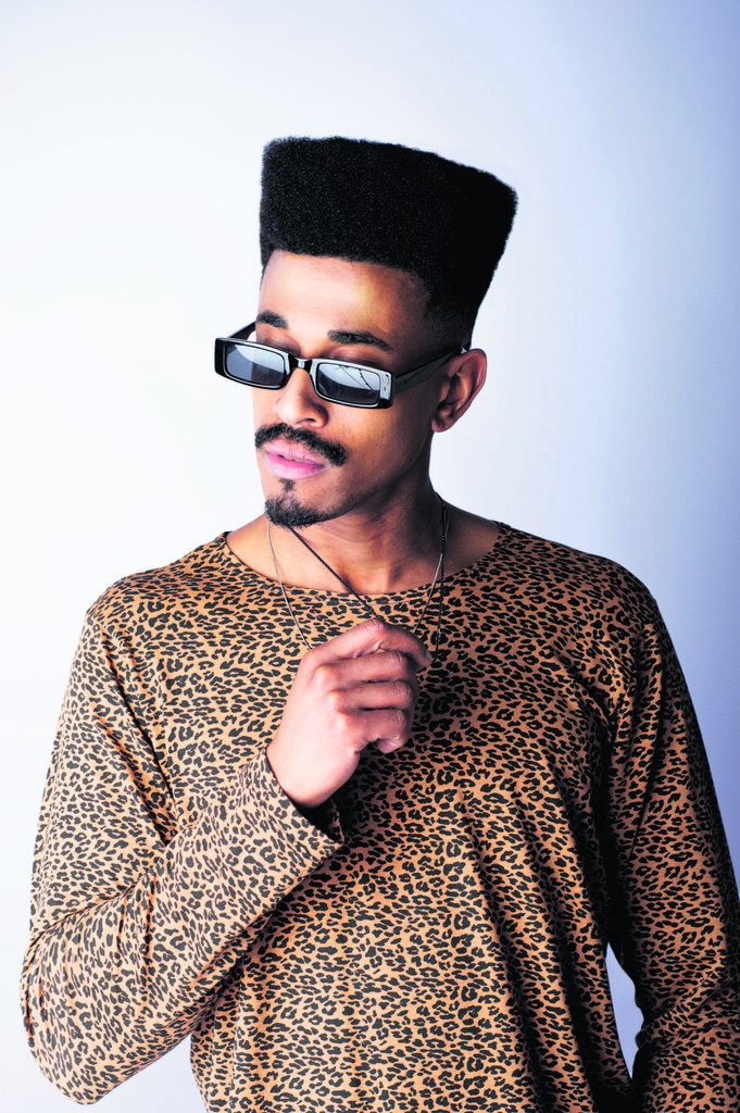 Moda: animal print e combinação azul e branco na coluna de Patrick Garcia