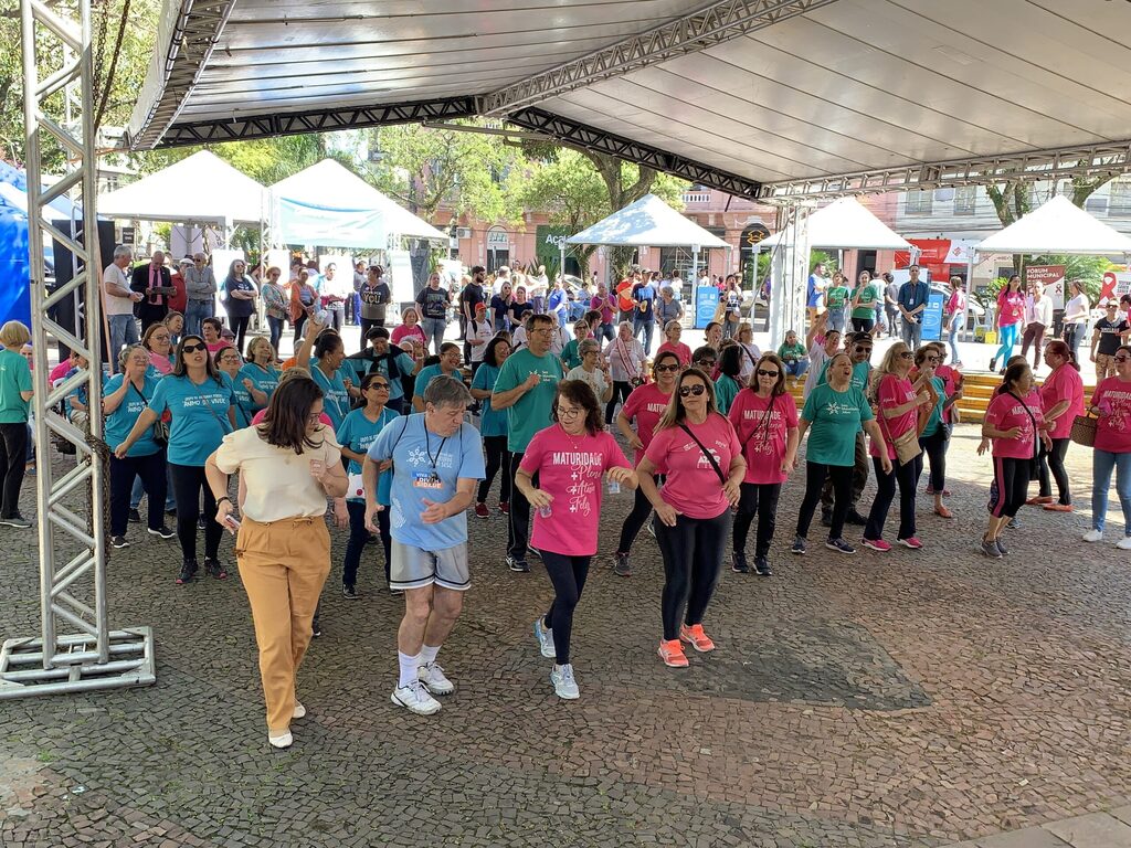 Evento alusivo ao Dia da Pessoa Idosa e do Diabetes reúne público na Praça Saldanha Marinho