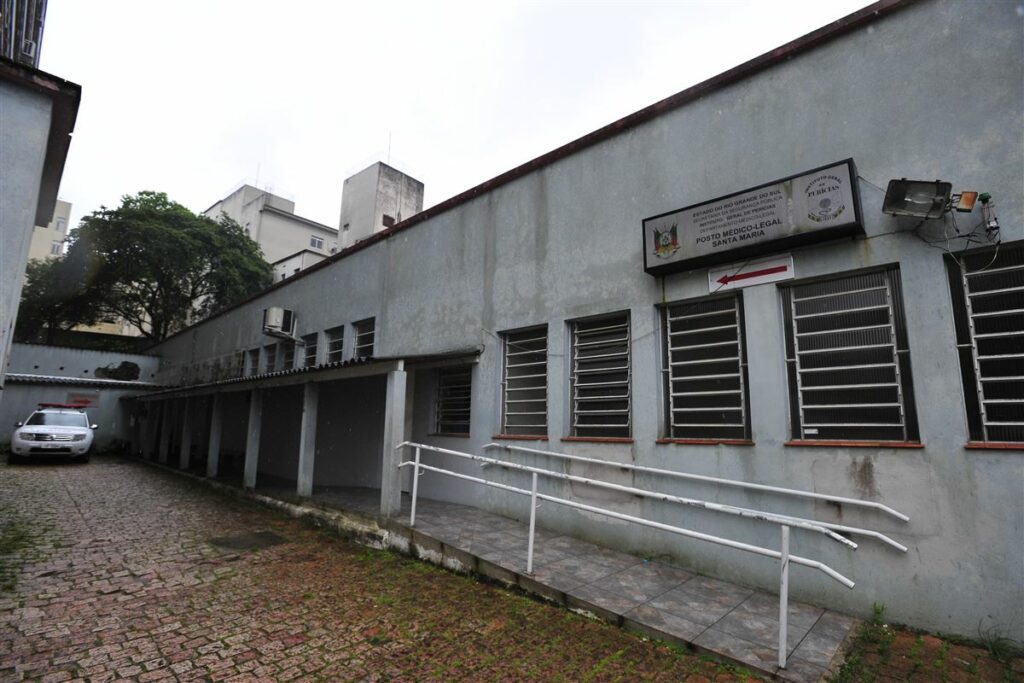 Homem é encontrado morto dentro de residência em Santa Maria