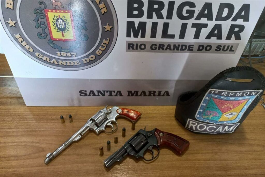 Dupla é detida com armas no Bairro Divina Providência em Santa Maria