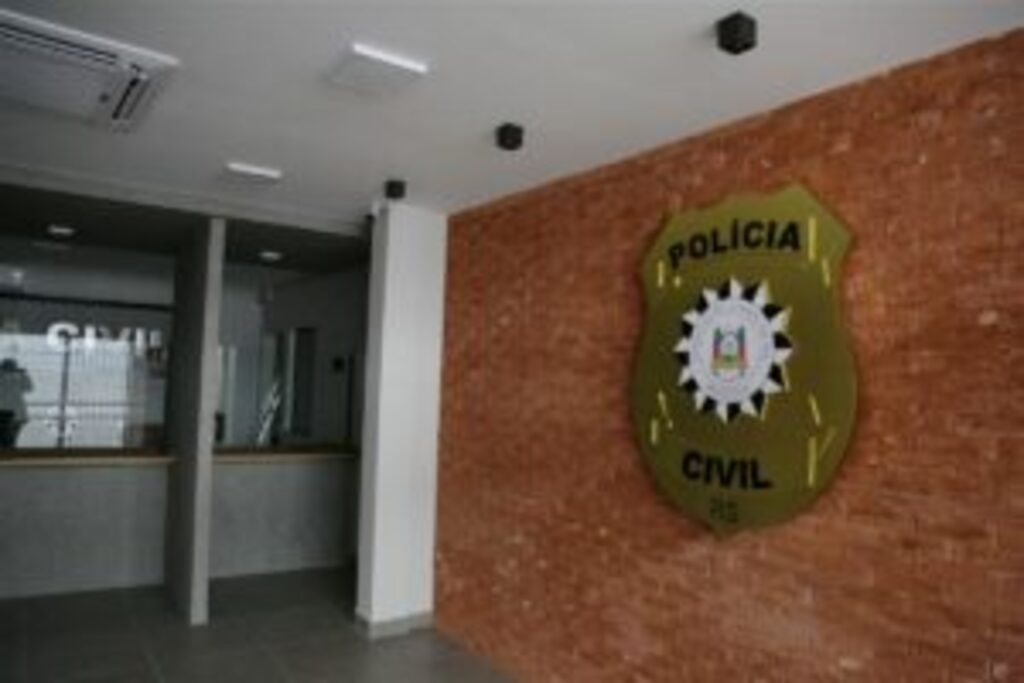 Adolescente de 16 anos é baleado com cinco tiros; suspeitos fogem mas são presos em Santa Maria