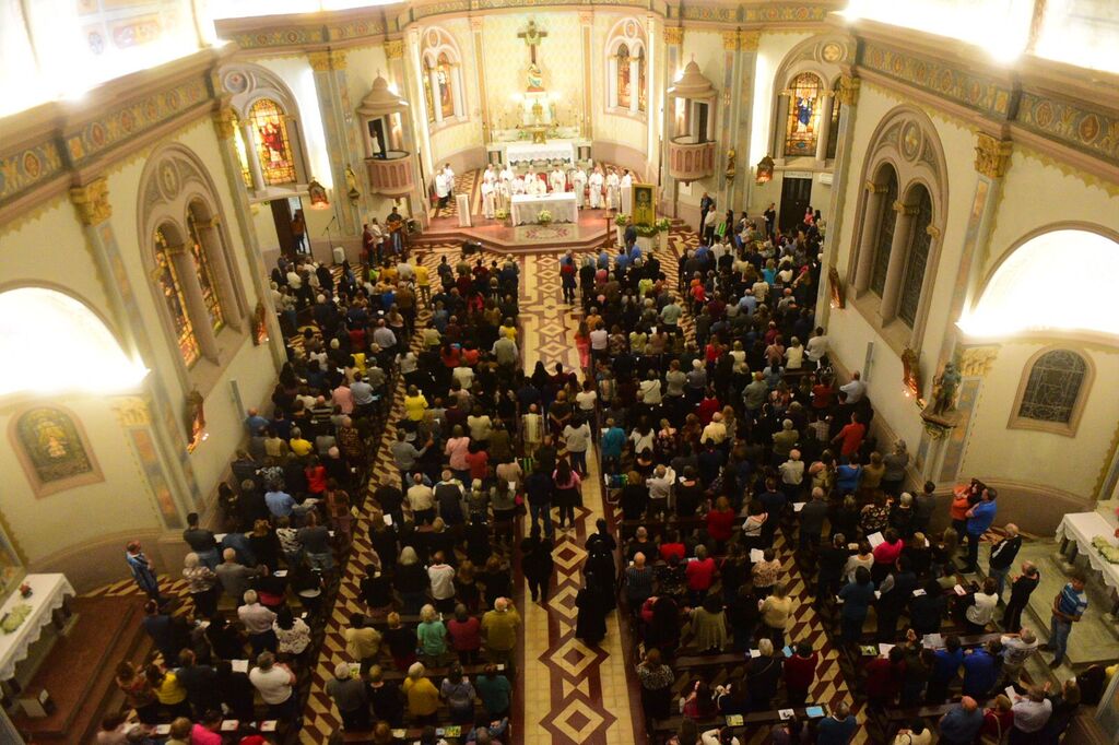 No primeiro dia, trezena móvel reúne cerca de 700 pessoas na Igreja Nossa Senhora das Dores