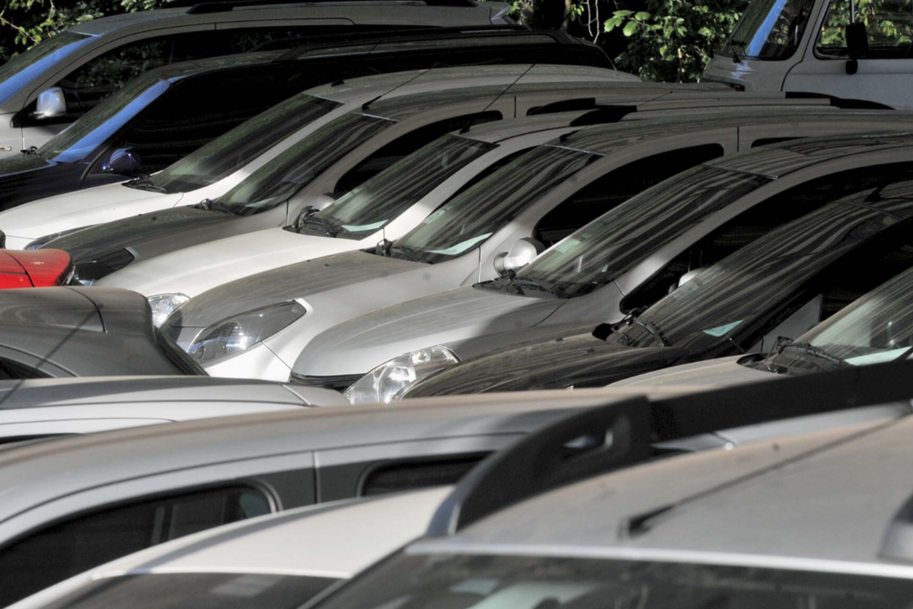 título imagem Reformulado, programa anunciado para reduzir preço de carros populares agora vai priorizar caminhões e ônibus