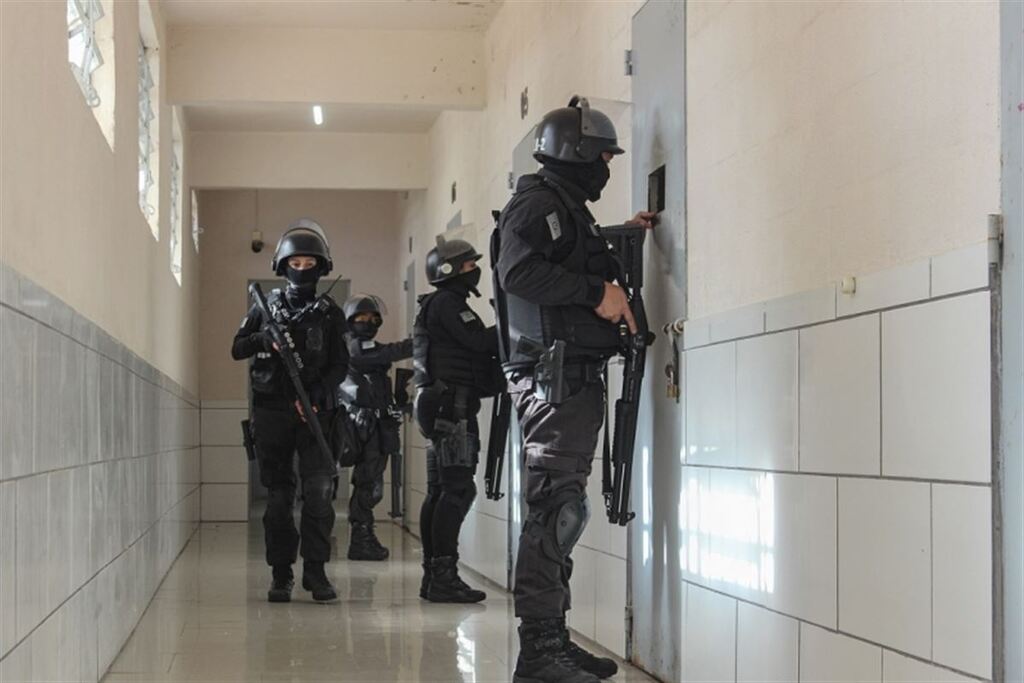 título imagem Celulares são apreendidos durante operação no Presídio Regional de Santa Maria