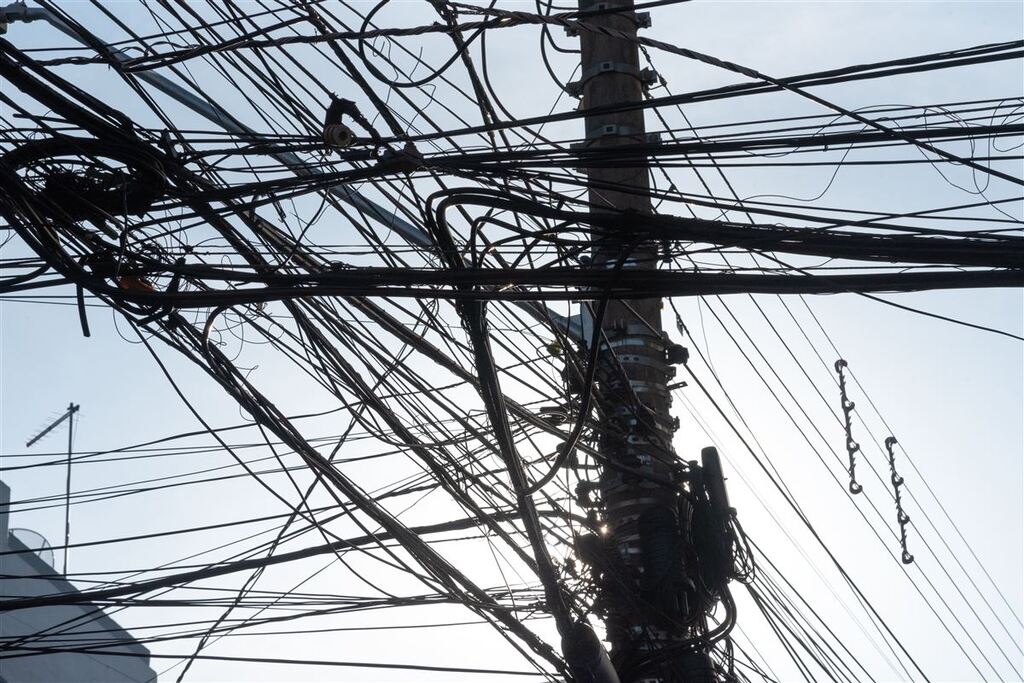 título imagem Prefeitura e empresas se comprometem a realizar mutirões quinzenais para a retirada de fios em desuso até o fim do ano