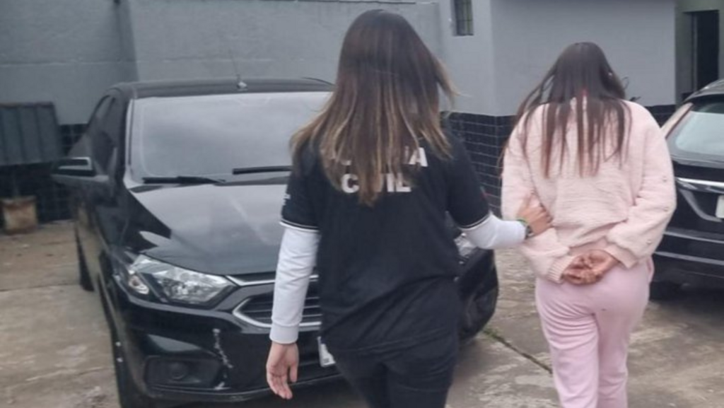 título imagem Jovem de 19 anos que praticava golpe dos nudes é presa por integrar quadrilha