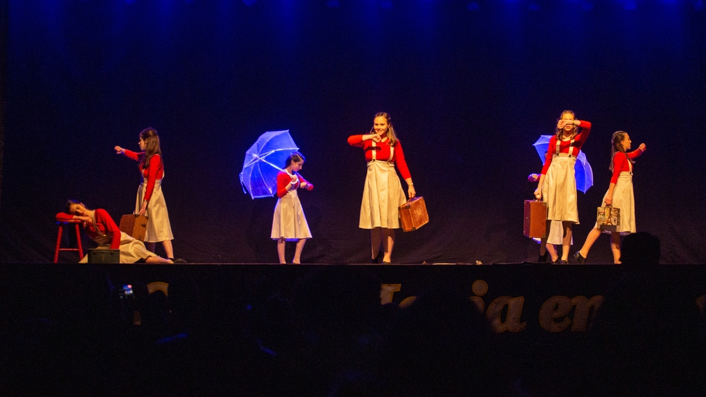 Foto: Nathália Schneider (Diário) - Apresentação da coreografia 