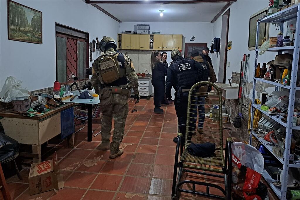 título imagem Polícia Civil apreende mais de R$ 40 milhões em dinheiro, veículos e aeronaves de organização criminosa