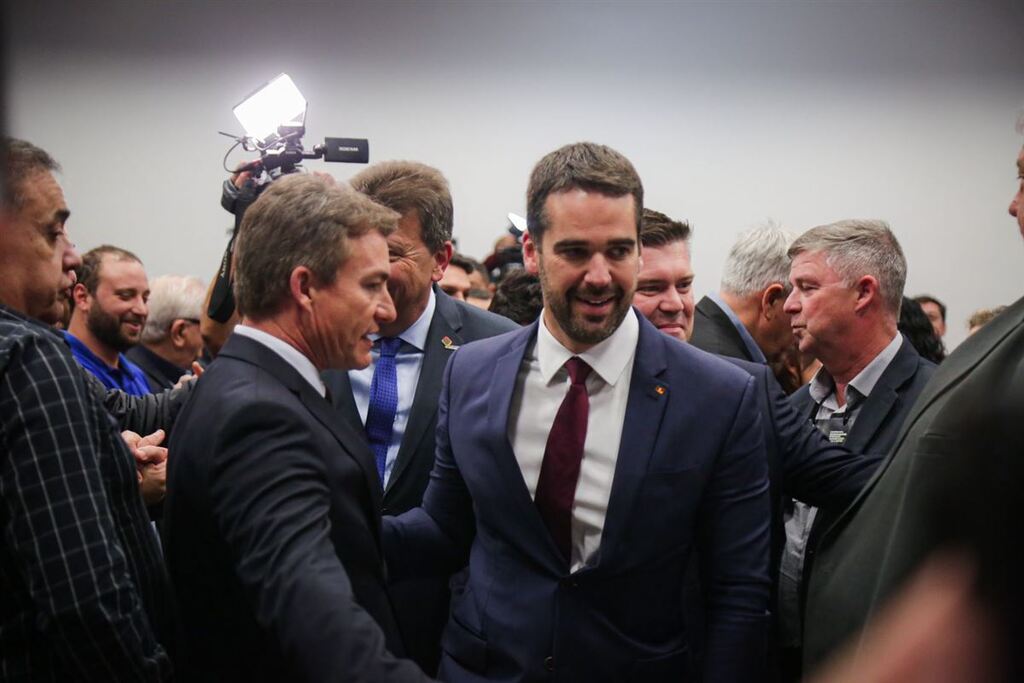 Em evento da Famurs, Leite faz anúncios e fala da rotina de governador