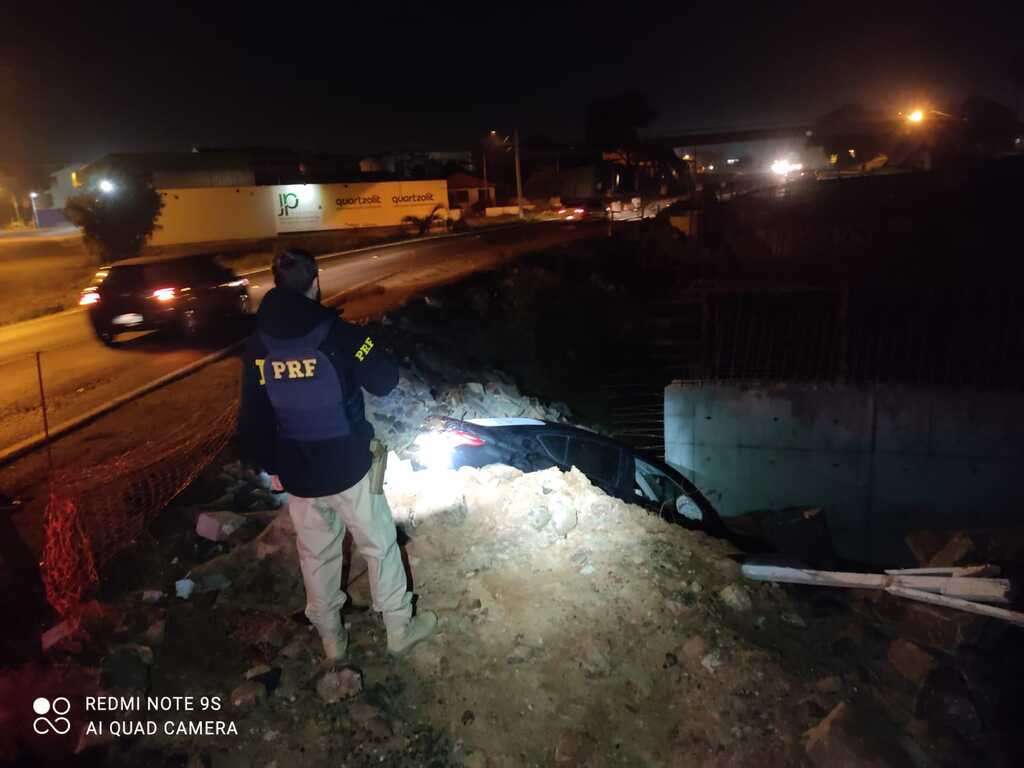 Foto: Polícia Rodoviária Federal (Divulgação) - Acidente aconteceu por volta das 5h da madrugada