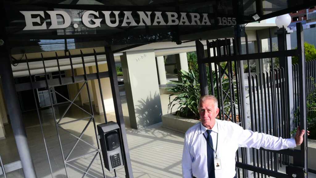 Conheça Rony Kroth, que há quase três décadas recepciona os visitantes de um dos prédios mais tradicionais de Santa Maria