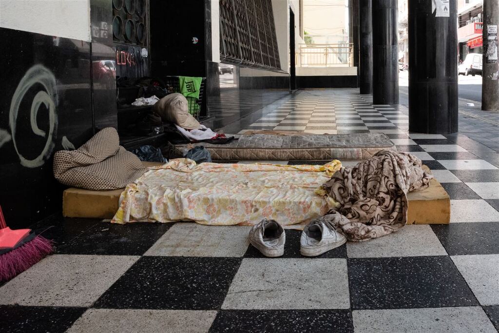 título imagem Com frio intenso, ações para auxiliar a população em vulnerabilidade são intensificadas em Santa Maria; saiba como ajudar