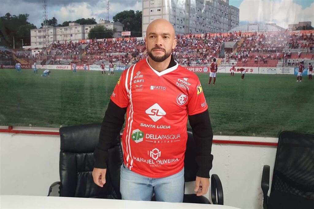 Inter-SM anuncia a contratação de Michel, duas vezes artilheiro do Gauchão