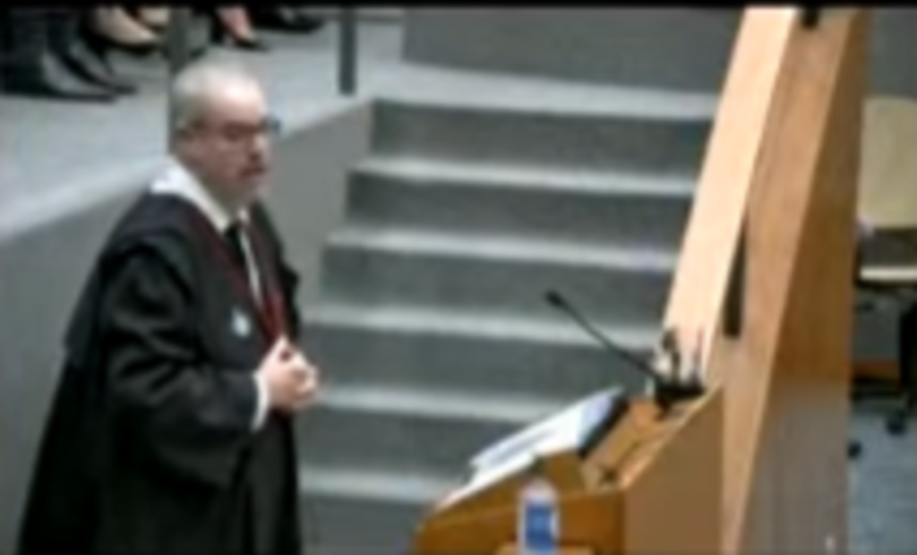 título imagem Julgamento dos recursos do Caso Kiss: como a defesa dos réus, a AVTSM e o MP avaliaram o adiamento