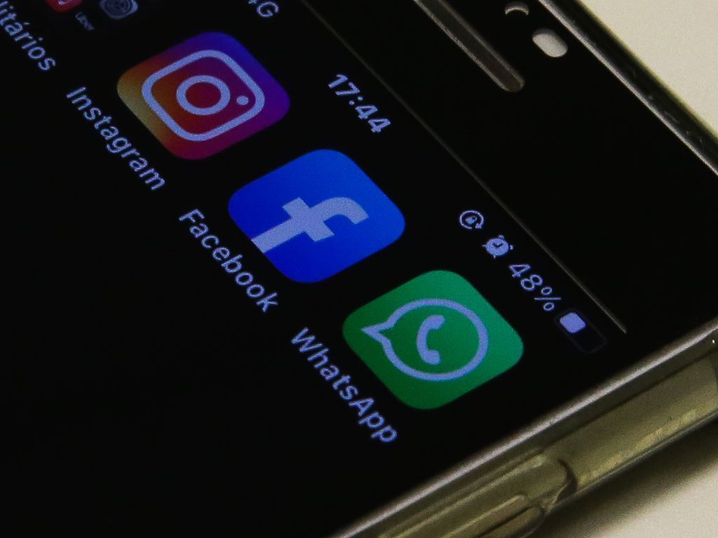 Idosa cai em golpe do WhatsApp e perde quase R$ 10 mil em Santa Maria