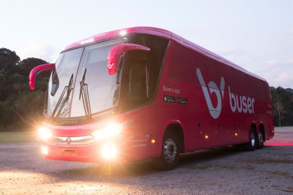 título imagem TRF-4 autoriza aplicativo de viagens por ônibus Buser a voltar a atuar no país