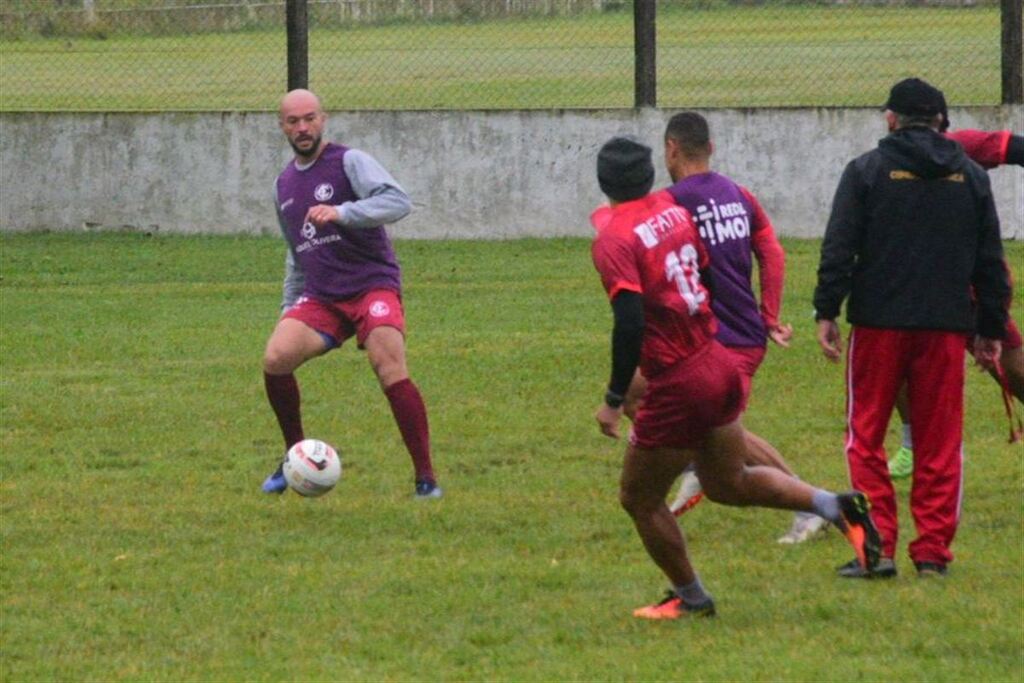 Inter-SM trabalha para enfrentar o Santa Cruz