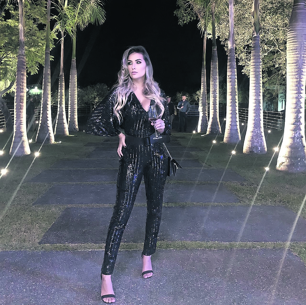 Tendência: brilho no olhar, laços, #lookdodia e dica da Netflix na coluna de Camila Cunha