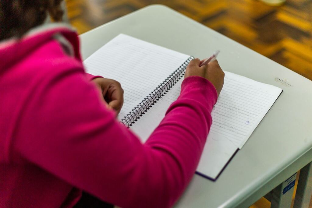 Suspeito de abuso infantil, professor investigado por assediar alunas é demitido da rede escolar de Júlio de Castilhos