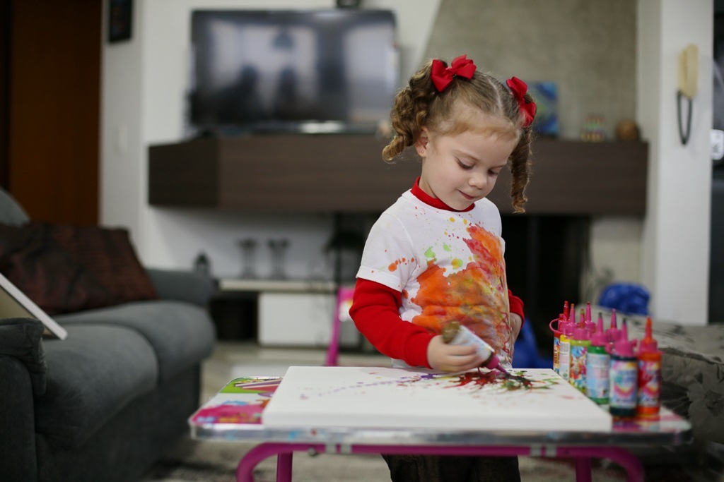 Artista santa-mariense de 4 anos realiza exposição com abertura de grupo de dança nesta terça-feira
