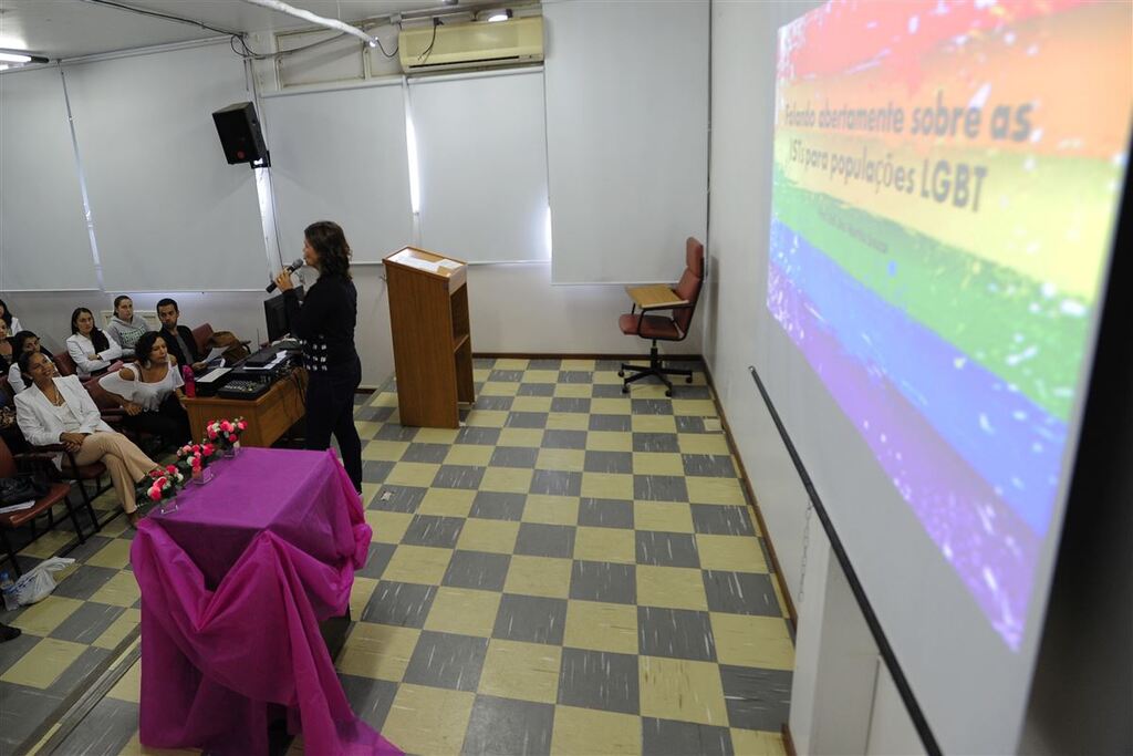 Com foco na saúde da população LGBTQIA+, Casa Verônica da UFSM promove programação alusiva ao outubro rosa