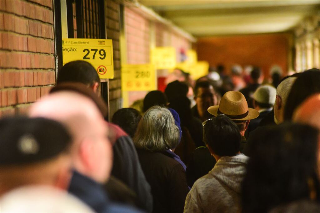 Filas são registradas ao longo da tarde do primeiro turno das Eleições 2022