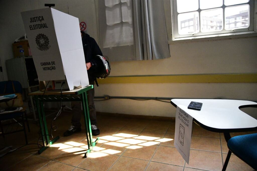 Presidenciáveis votam na manhã deste domingo