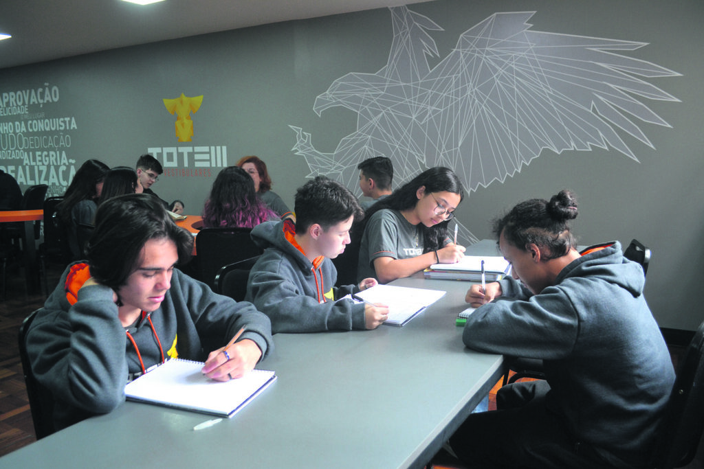Colégio Totem: teoria e prática entrelaçadas