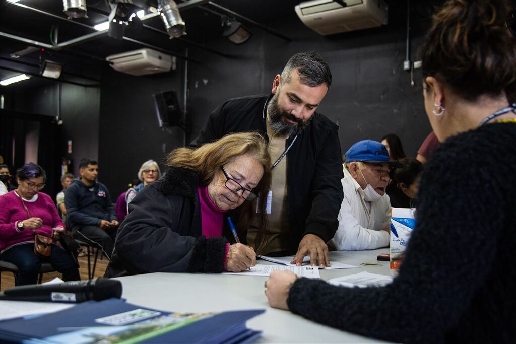 Mais de 60 moradores recebem a concessão de direito real de uso no Bairro Nova Santa Marta neste sábado