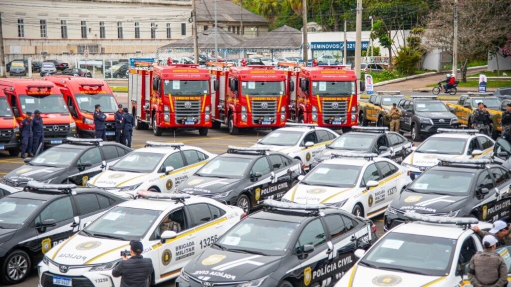 Brigada Militar e Polícia Civil recebem 11 viaturas semiblindadas na Região Central