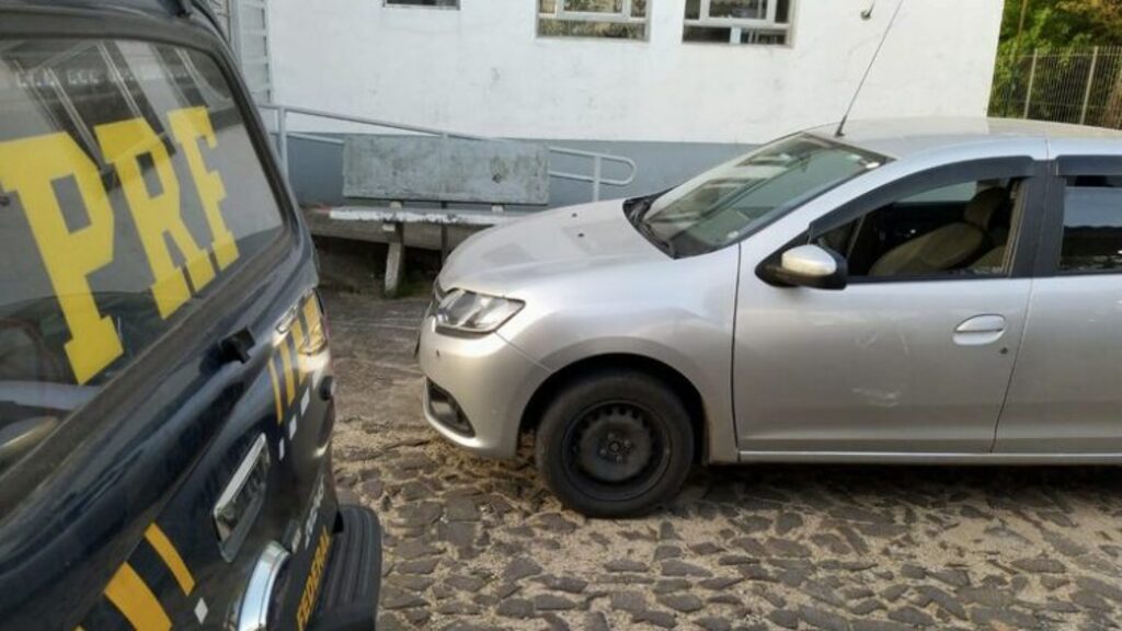 Jovens são presos em Rosário do Sul três horas depois de roubar carro de aplicativo em Santa Maria