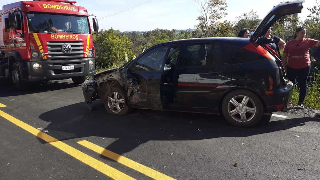 Após atropelar ciclista, motorista foge e colide com veículo na estrada para Boca do Monte