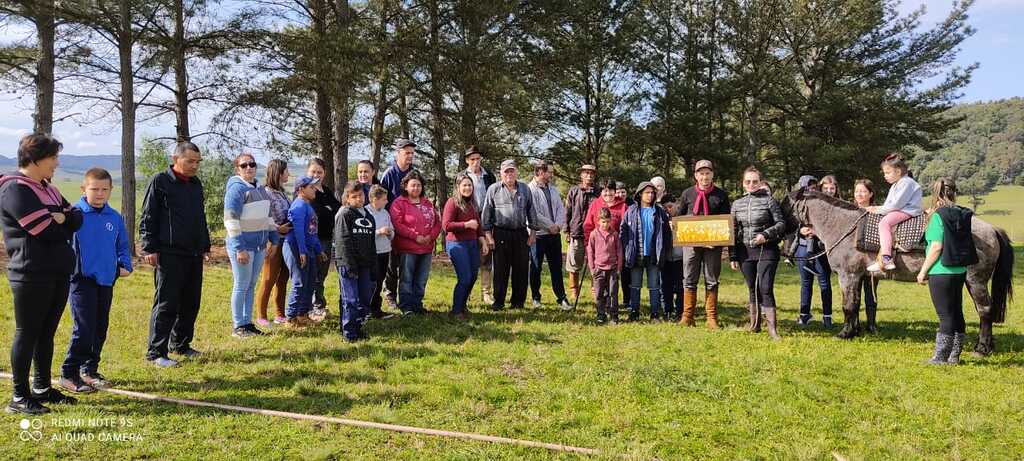Escola Especial Posso Viver de Pinhal Grande recebe doação de uma égua para equoterapia