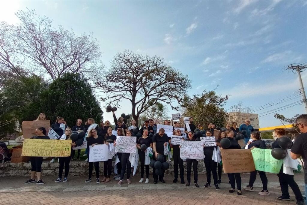 Enfermeiros de Agudo e região protestam contra a suspensão da lei de reajuste salarial