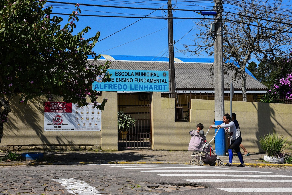 Fechada por problemas na rede elétrica, escola de Itaara recebeu investimentos em equipamentos tecnológicos que estão sem uso