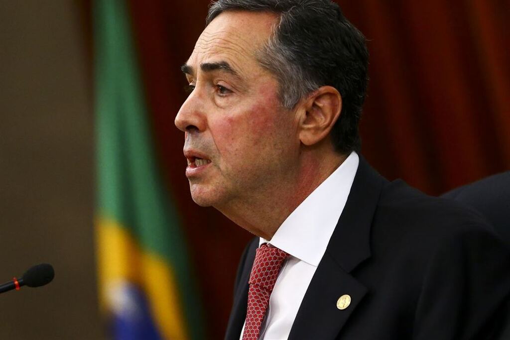 Barroso suspende lei que criou piso salarial para enfermagem por 60 dias