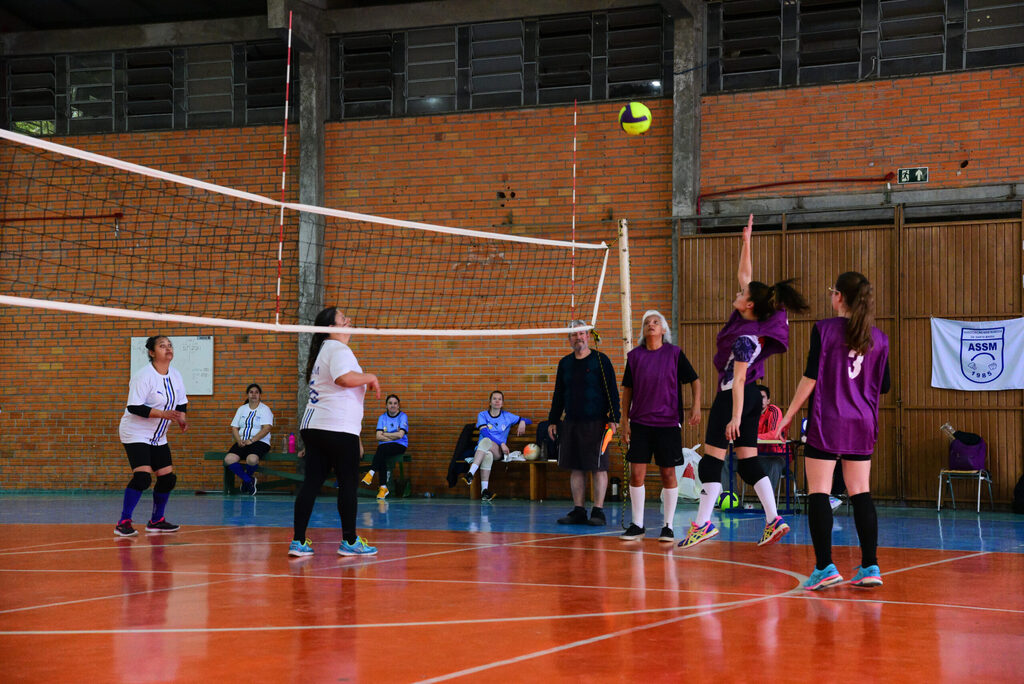 Torneio de Minivoleibol de Surdos reúne competidores no Centro Desportivo Municipal