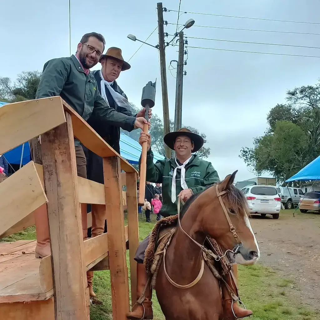 Pinhal Grande distribui a Chama Crioula para os municípios da 9ª Região Tradicionalista