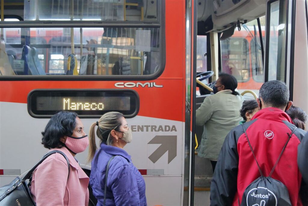 Uso de máscara é desobrigado no transporte coletivo e em instituições de saúde em Santa Maria