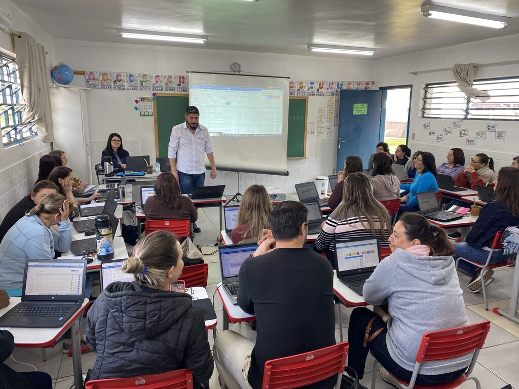 Professores de Faxinal do Soturno recebem capacitação para o Sistema EducarWeb