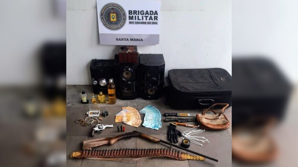 Três jovens são presos após invadir casa e agredir casal no interior de São Pedro do Sul