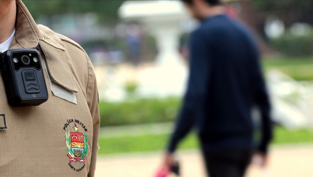 Mil câmeras em uniformes policiais devem ser implantadas até o fim do ano
