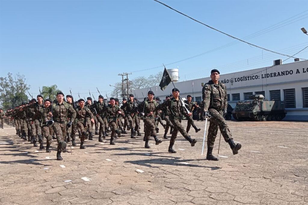Guarnição de Santa Maria celebra o Dia do Soldado com solenidade no 4º B Log