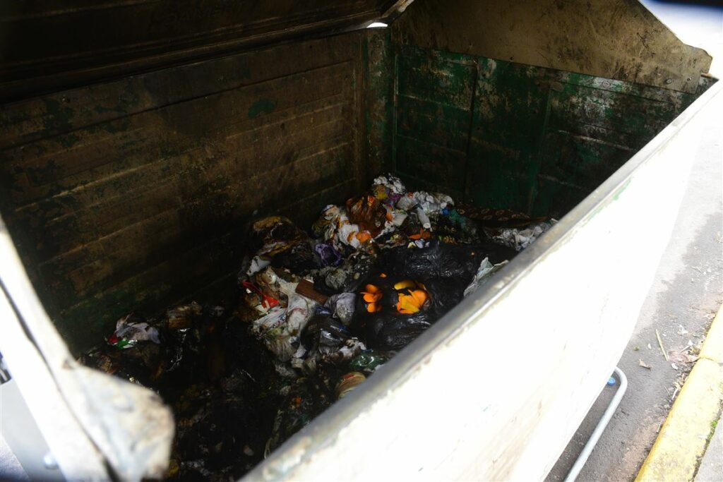 Em menos de 3 km, sete contêineres são incendiados em Santa Maria