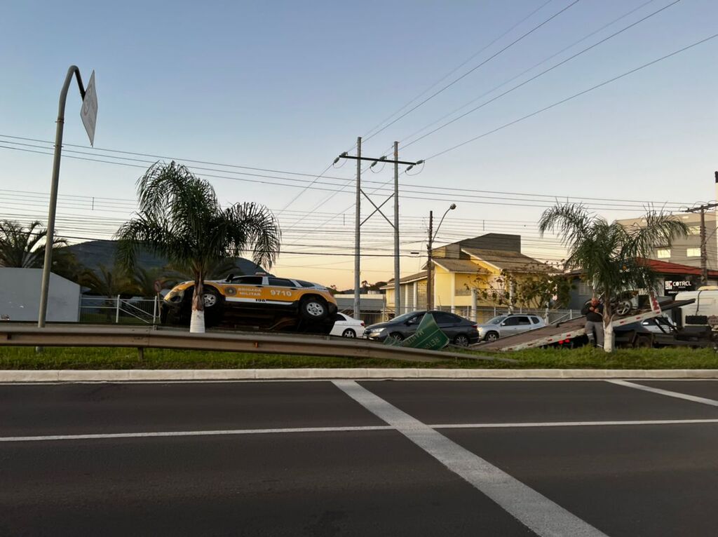 Motociclista com sinais de embriaguez causa acidente após perseguição policial no Bairro Camobi