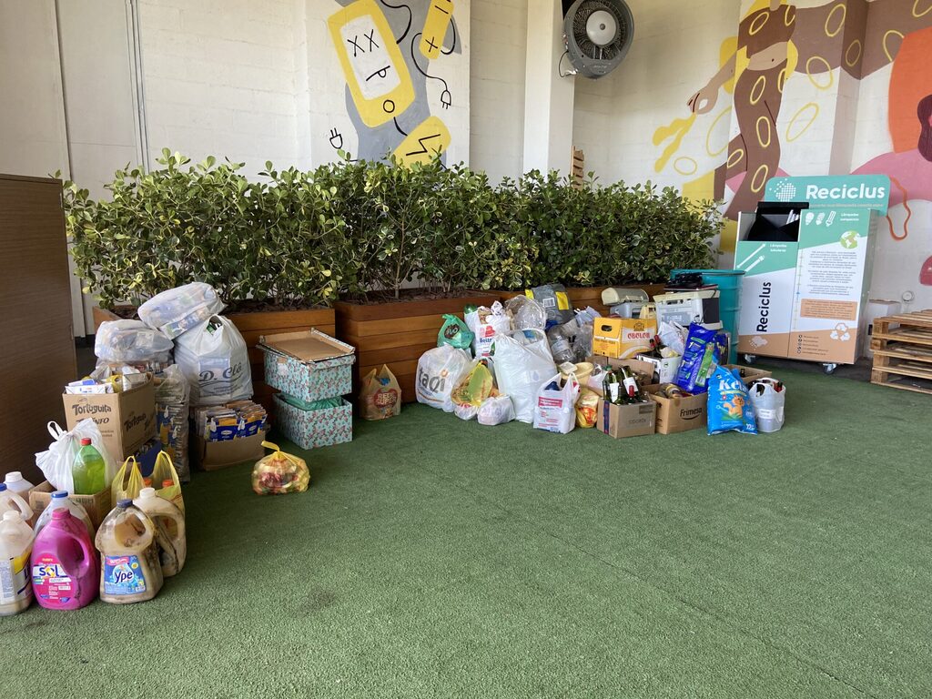 No Dia do Lixo Zero, garrafas de vidro e óleo de cozinha foram os materiais mais recebidos no Shopping Praça Nova