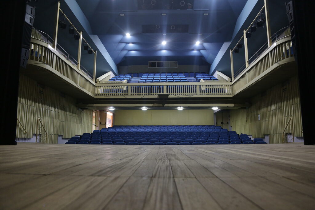 Projetos aprovados no Edital de Ocupação do Theatro Treze de Maio já têm data de apresentação confirmada